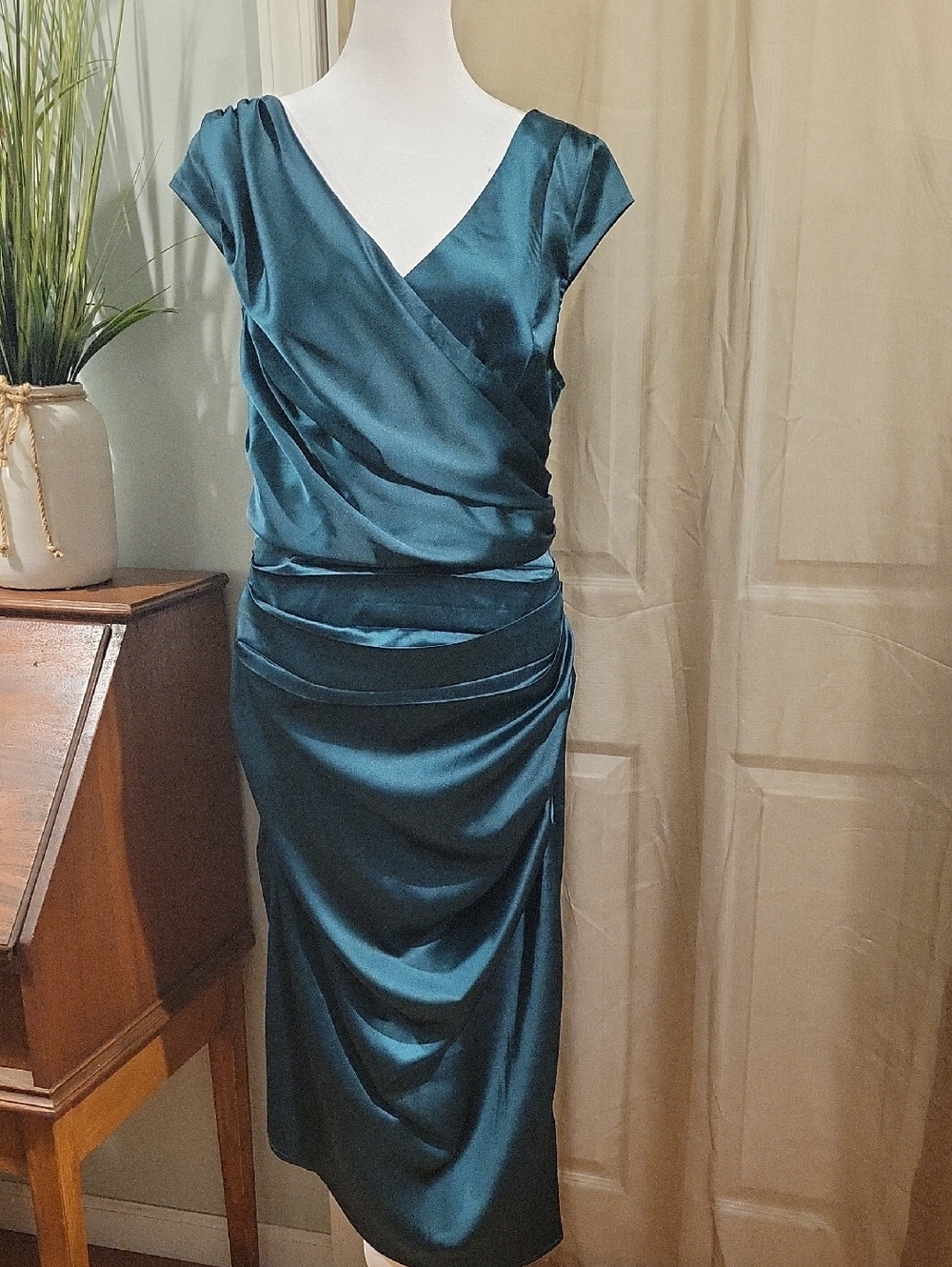 Elegant Hunter Green Sleeveless Dress